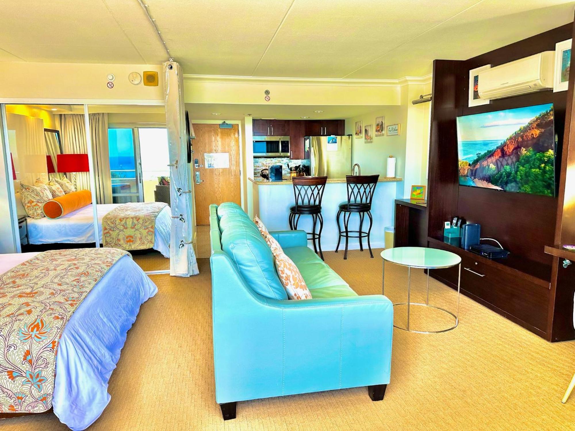 Waikiki Beach Experience! Luxury Oceanview Suite! Хонолулу Екстериор снимка
