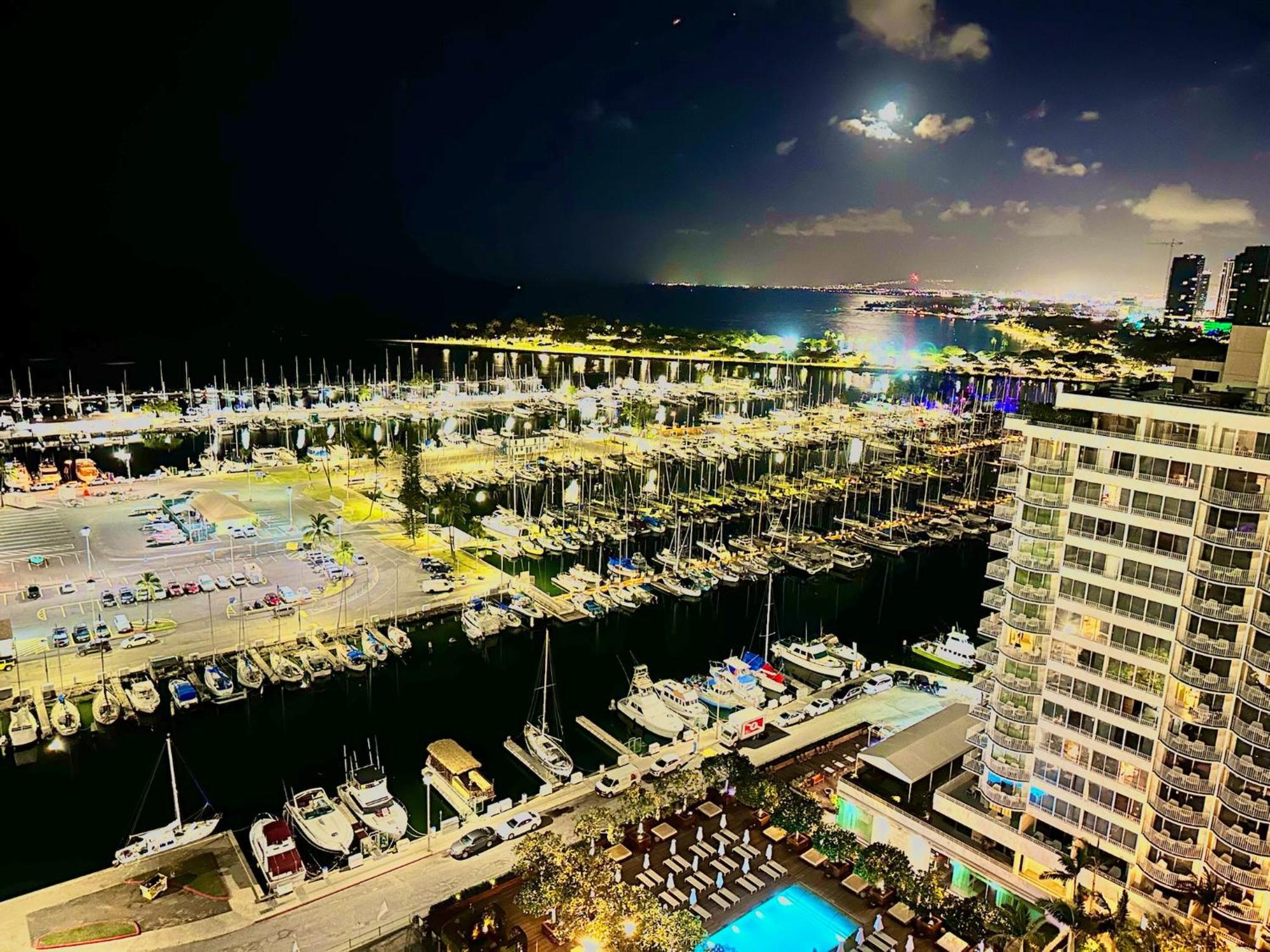 Waikiki Beach Experience! Luxury Oceanview Suite! Хонолулу Екстериор снимка