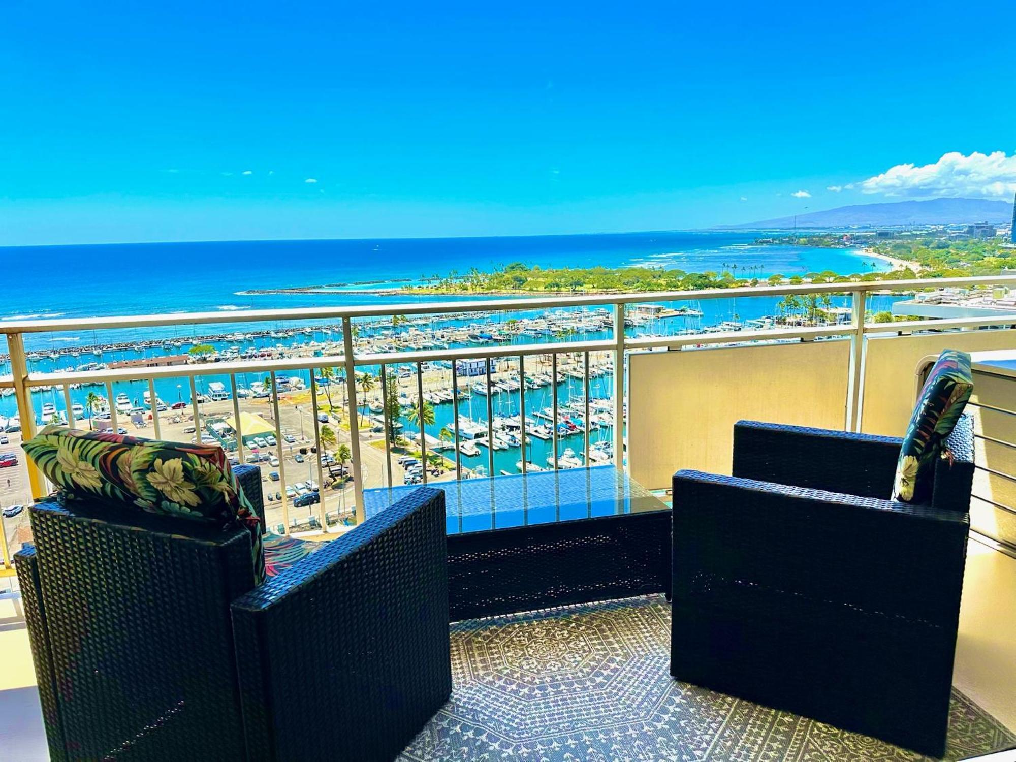 Waikiki Beach Experience! Luxury Oceanview Suite! Хонолулу Екстериор снимка