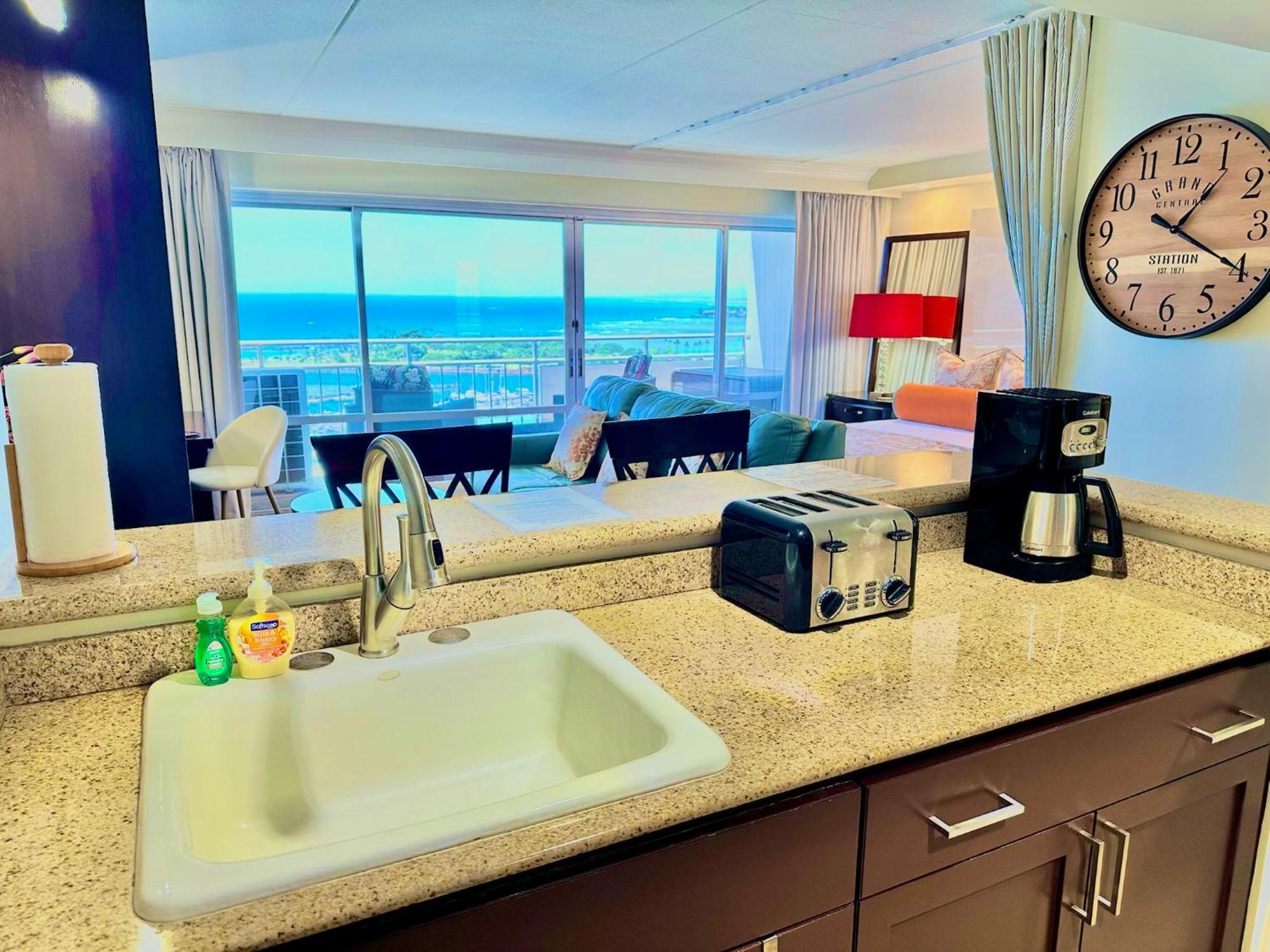 Waikiki Beach Experience! Luxury Oceanview Suite! Хонолулу Екстериор снимка